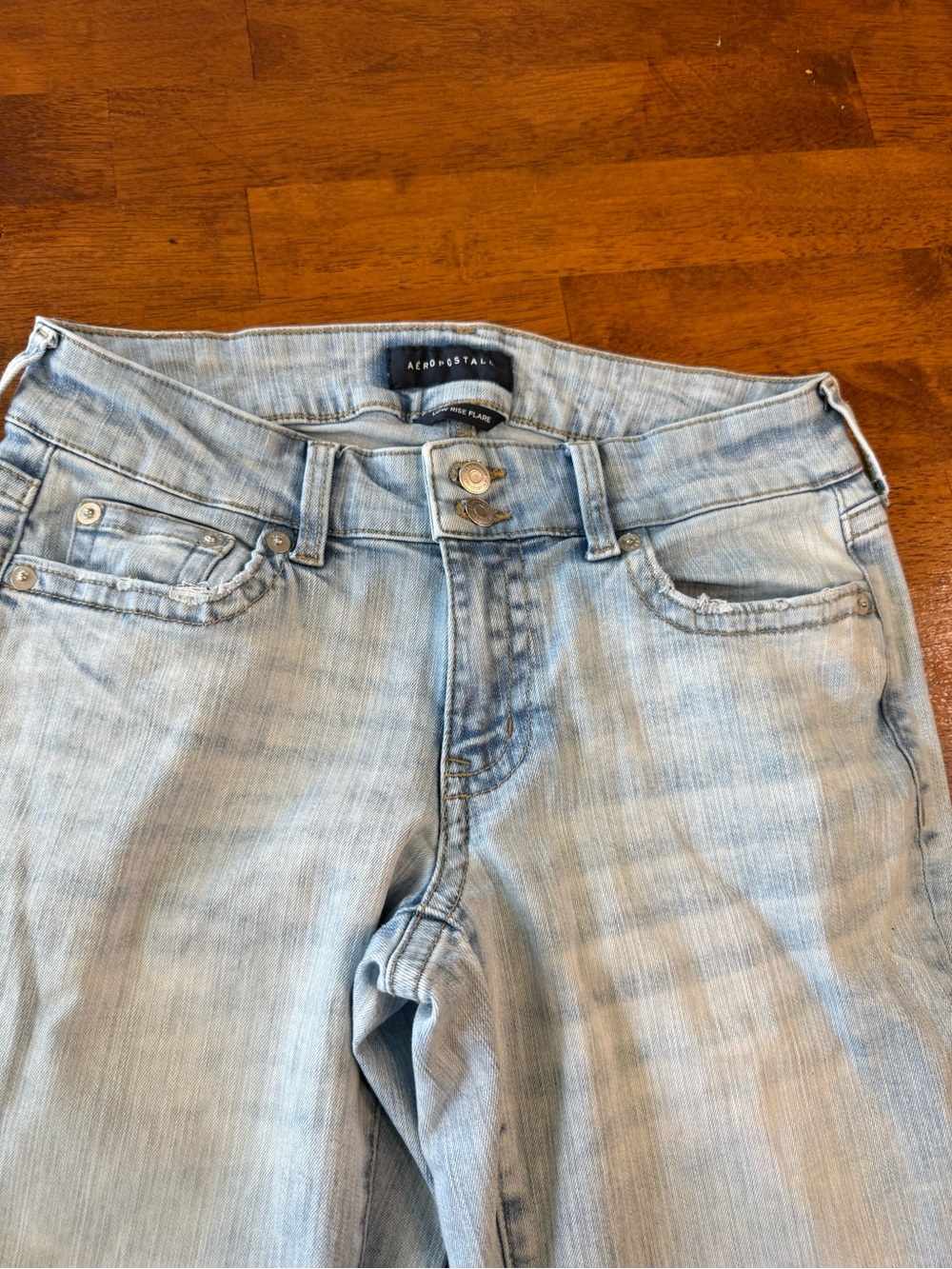 Aeropostale Low Rise Flare Jeans Light Wash Stretch Denim Womens Size 6 regular - Picture 2 of 11